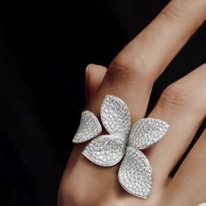 Viral ring A565